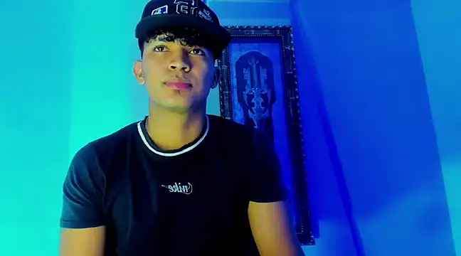 jamescurli  online show from December 16, 2024, 5:06 am