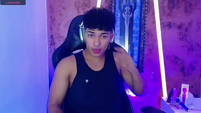 jamescurli  online show from January 25, 2025, 5:18 am