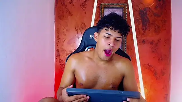 jamescurli  online show from March 2, 2025, 4:28 am