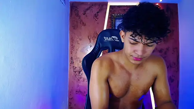 jamescurli  online show from March 3, 2025, 5:53 am