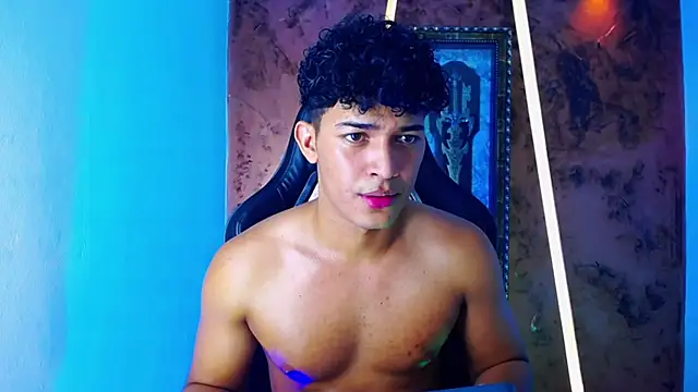 jamescurli  online show from March 10, 2025, 2:37 pm