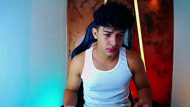 jamescurli  online show from March 11, 2025, 5:05 am