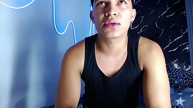 jamescurli  online show from October 3, 2025, 4:59 pm