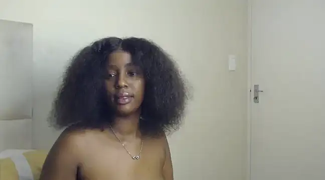 Snapshot of Spicey-Cheekss chatting on December 8, 2024, 10:03 pm Spicey-Cheekss online show from December 8, 2024, 10:03 pm