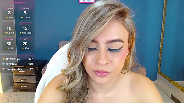 miacarperr1 online show from January 3, 2025, 11:44 pm