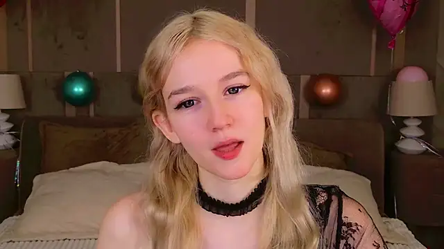 NaomiLoys online show from February 15, 2025, 4:23 pm