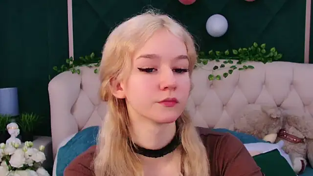 NaomiLoys online show from February 16, 2025, 5:04 pm