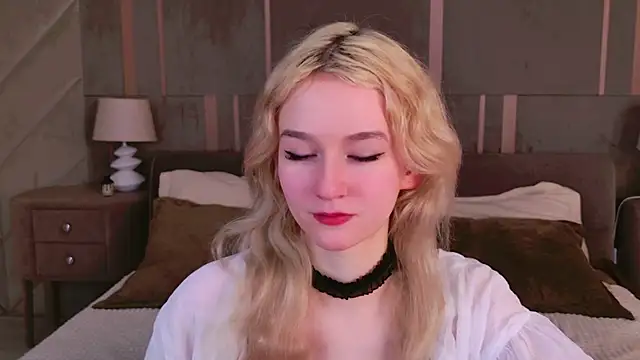 NaomiLoys online show from March 7, 2025, 2:57 am