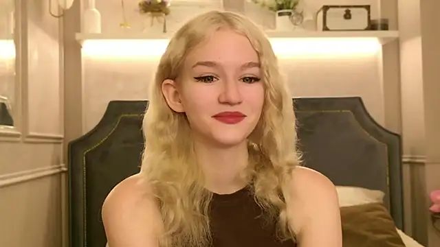 NaomiLoys online show from September 22, 2025, 10:50 am