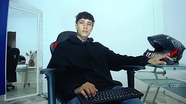 Snapshot of Zacktk7 chatting on December 3, 2024, 11:13 pm Zacktk7 online show from December 3, 2024, 11:13 pm