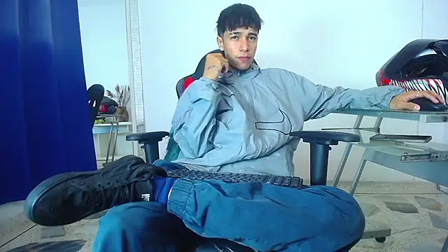 Snapshot of Zacktk7 chatting on December 6, 2024, 11:14 pm Zacktk7 online show from December 6, 2024, 11:14 pm