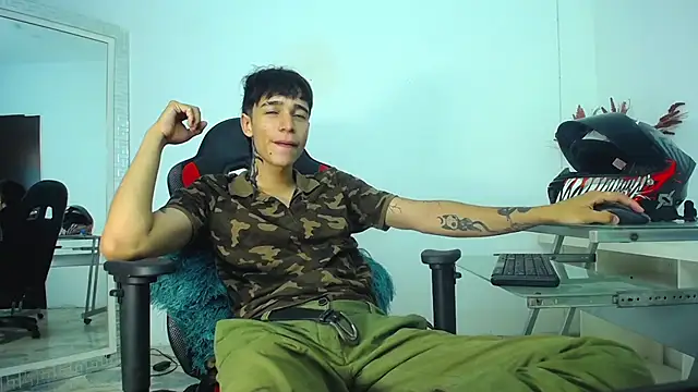 Snapshot of Zacktk7 chatting on December 9, 2024, 11:13 pm Zacktk7 online show from December 9, 2024, 11:13 pm