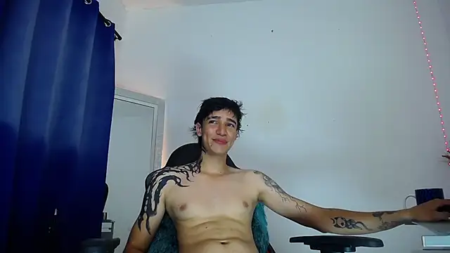 Snapshot of Zacktk7 chatting on December 13, 2024, 2:21 am Zacktk7 online show from December 13, 2024, 2:21 am