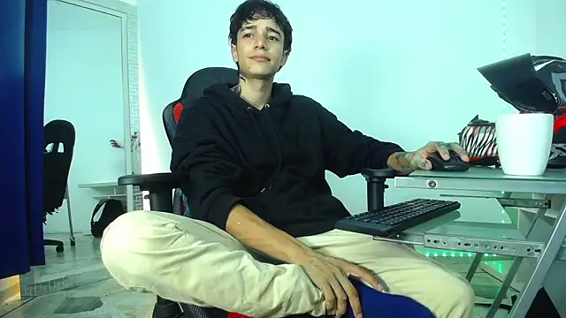 Snapshot of Zacktk7 chatting on December 16, 2024, 11:39 pm Zacktk7 online show from December 16, 2024, 11:39 pm