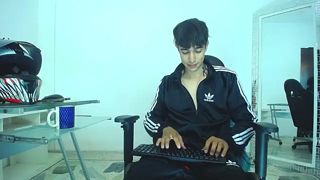 Snapshot of Zacktk7 chatting on December 24, 2024, 9:11 pm Zacktk7 online show from December 24, 2024, 9:11 pm