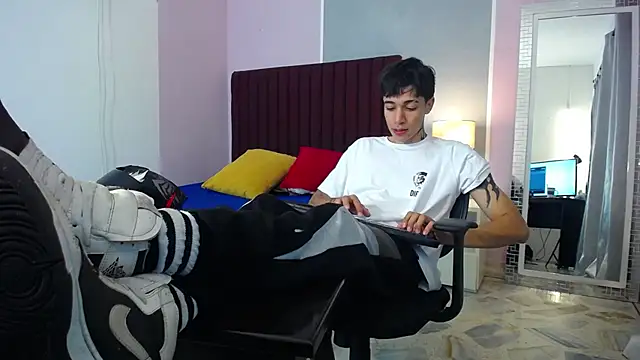 Snapshot of Zacktk7 chatting on January 2, 2025, 1:27 am Zacktk7 online show from January 2, 2025, 1:27 am