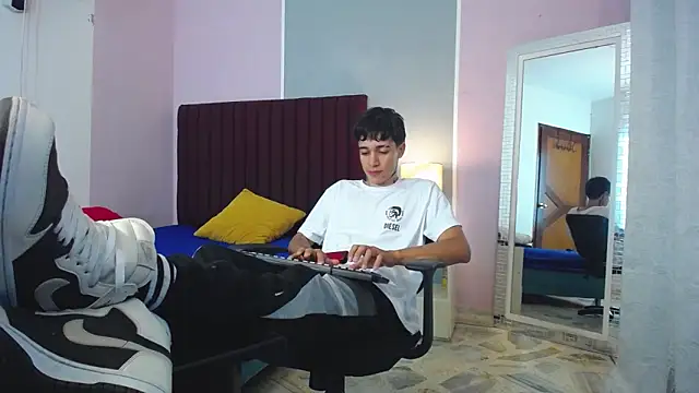 Snapshot of Zacktk7 chatting on January 2, 2025, 3:40 pm Zacktk7 online show from January 2, 2025, 3:40 pm