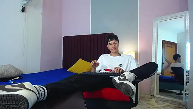 Snapshot of Zacktk7 chatting on January 2, 2025, 6:45 pm Zacktk7 online show from January 2, 2025, 6:45 pm