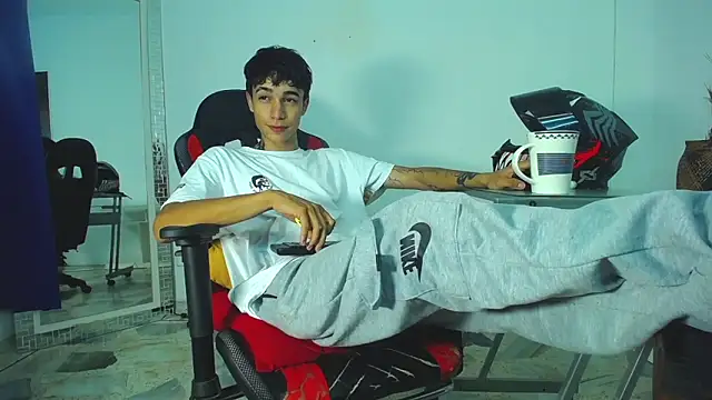 Snapshot of Zacktk7 chatting on January 14, 2025, 8:04 pm Zacktk7 online show from January 14, 2025, 8:04 pm