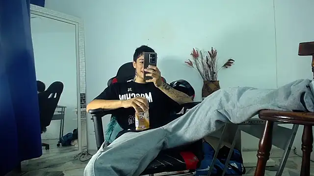 Snapshot of Zacktk7 chatting on January 17, 2025, 8:22 pm Zacktk7 online show from January 17, 2025, 8:22 pm