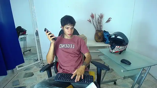 Snapshot of Zacktk7 chatting on January 27, 2025, 5:04 pm Zacktk7 online show from January 27, 2025, 5:04 pm