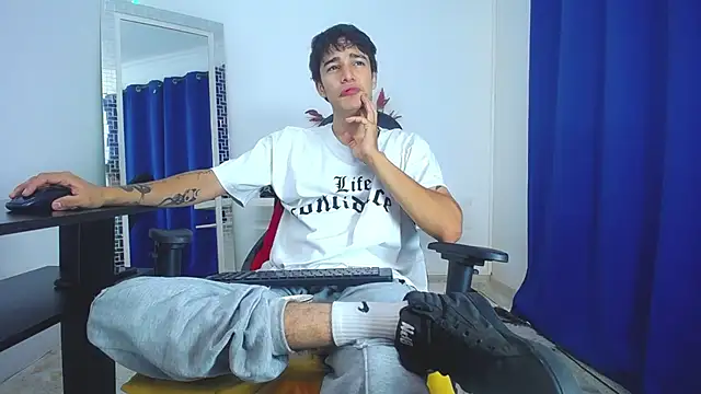 Snapshot of Zacktk7 chatting on February 1, 2025, 2:02 pm Zacktk7 online show from February 1, 2025, 2:02 pm