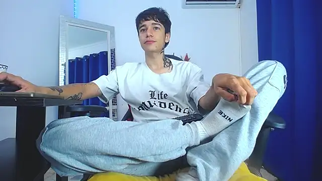 Snapshot of Zacktk7 chatting on February 1, 2025, 5:05 pm Zacktk7 online show from February 1, 2025, 5:05 pm