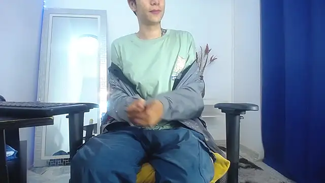 Snapshot of Zacktk7 chatting on February 7, 2025, 9:15 pm Zacktk7 online show from February 7, 2025, 9:15 pm