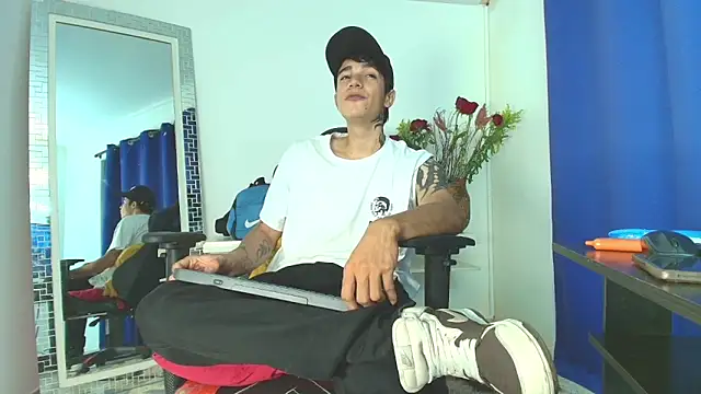 Snapshot of Zacktk7 chatting on February 11, 2025, 8:10 pm Zacktk7 online show from February 11, 2025, 8:10 pm