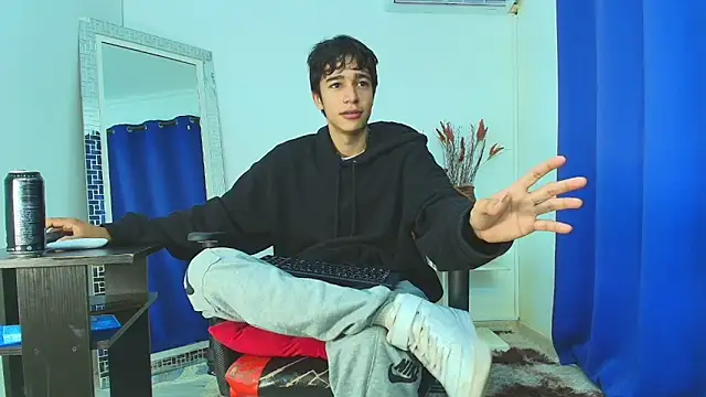 Snapshot of Zacktk7 chatting on February 18, 2025, 8:14 pm Zacktk7 online show from February 18, 2025, 8:14 pm