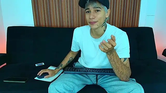 Snapshot of Zacktk7 chatting on February 25, 2025, 11:00 pm Zacktk7 online show from February 25, 2025, 11:00 pm