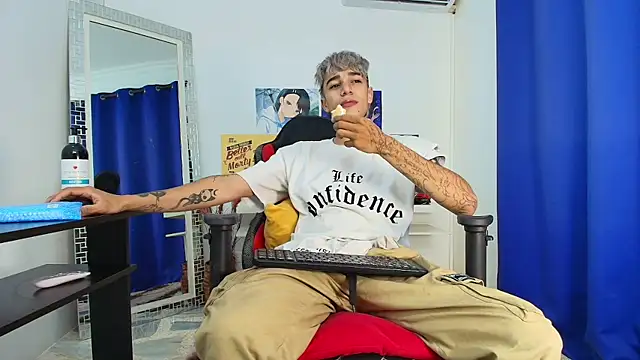 Snapshot of Zacktk7 chatting on March 10, 2025, 8:23 pm Zacktk7 online show from March 10, 2025, 8:23 pm