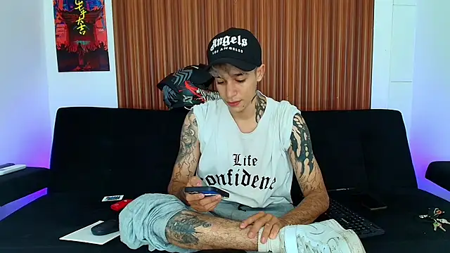 Snapshot of Zacktk7 chatting on March 15, 2025, 7:05 pm Zacktk7 online show from March 15, 2025, 7:05 pm