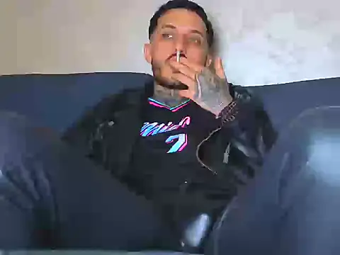 MentoXXL online show from November 9, 2025, 4:38 pm