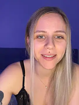 lunawolf21 online show from December 18, 2025, 7:36 am