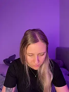 lunawolf21 online show from February 13, 2026, 7:15 am