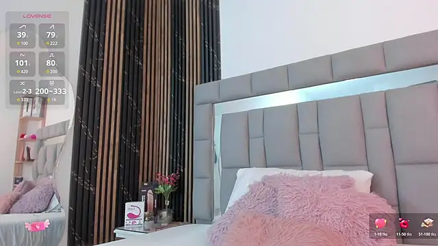 vivianne scott online show from November 10, 2025, 12:26 pm