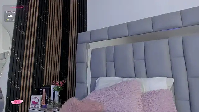 vivianne scott online show from November 18, 2025, 12:20 pm