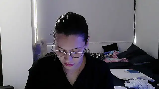 Snapshot of luxandracon23 chatting on October 8, 2025, 5:43 pm luxandracon23 online show from October 8, 2025, 5:43 pm