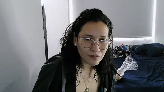 Snapshot of luxandracon23 chatting on October 9, 2025, 3:54 pm luxandracon23 online show from October 9, 2025, 3:54 pm