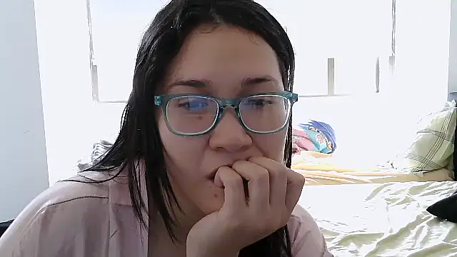 Snapshot of luxandracon23 chatting on October 16, 2025, 1:45 pm luxandracon23 online show from October 16, 2025, 1:45 pm