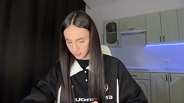 Kim Oberlin  online show from February 21, 2026, 4:08 pm