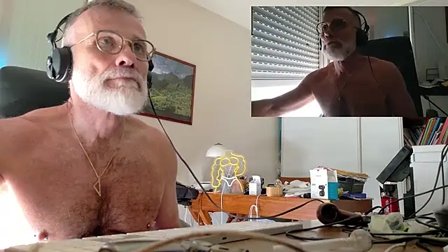 MusclesCigarsFFPig online show from May 14, 2026, 6:53 am