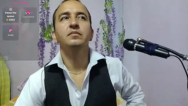 Snapshot of yazforeSolo chatting on September 17, 2025, 2:41 pm yazforeSolo online show from September 17, 2025, 2:41 pm