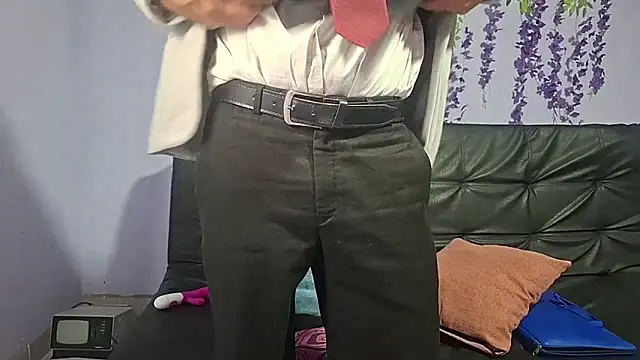 Snapshot of yazforeSolo chatting on November 13, 2025, 3:55 pm yazforeSolo online show from November 13, 2025, 3:55 pm