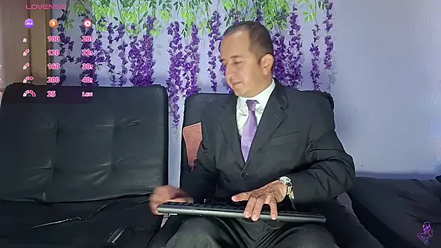 Snapshot of yazforeSolo chatting on February 5, 2026, 2:00 pm yazforeSolo online show from February 5, 2026, 2:00 pm