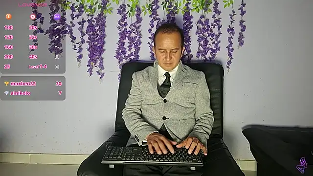 Snapshot of yazforeSolo chatting on February 10, 2026, 2:15 am yazforeSolo online show from February 10, 2026, 2:15 am