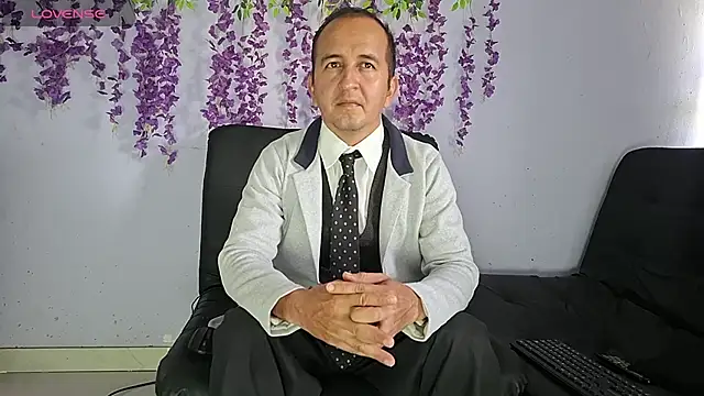 Snapshot of yazforeSolo chatting on February 12, 2026, 1:17 pm yazforeSolo online show from February 12, 2026, 1:17 pm