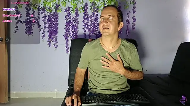 Snapshot of yazforeSolo chatting on February 16, 2026, 12:34 pm yazforeSolo online show from February 16, 2026, 12:34 pm