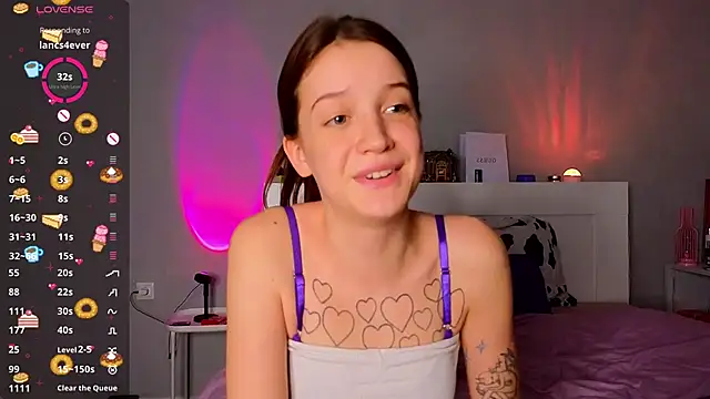 Sweet Evva online show from November 10, 2025, 5:34 pm